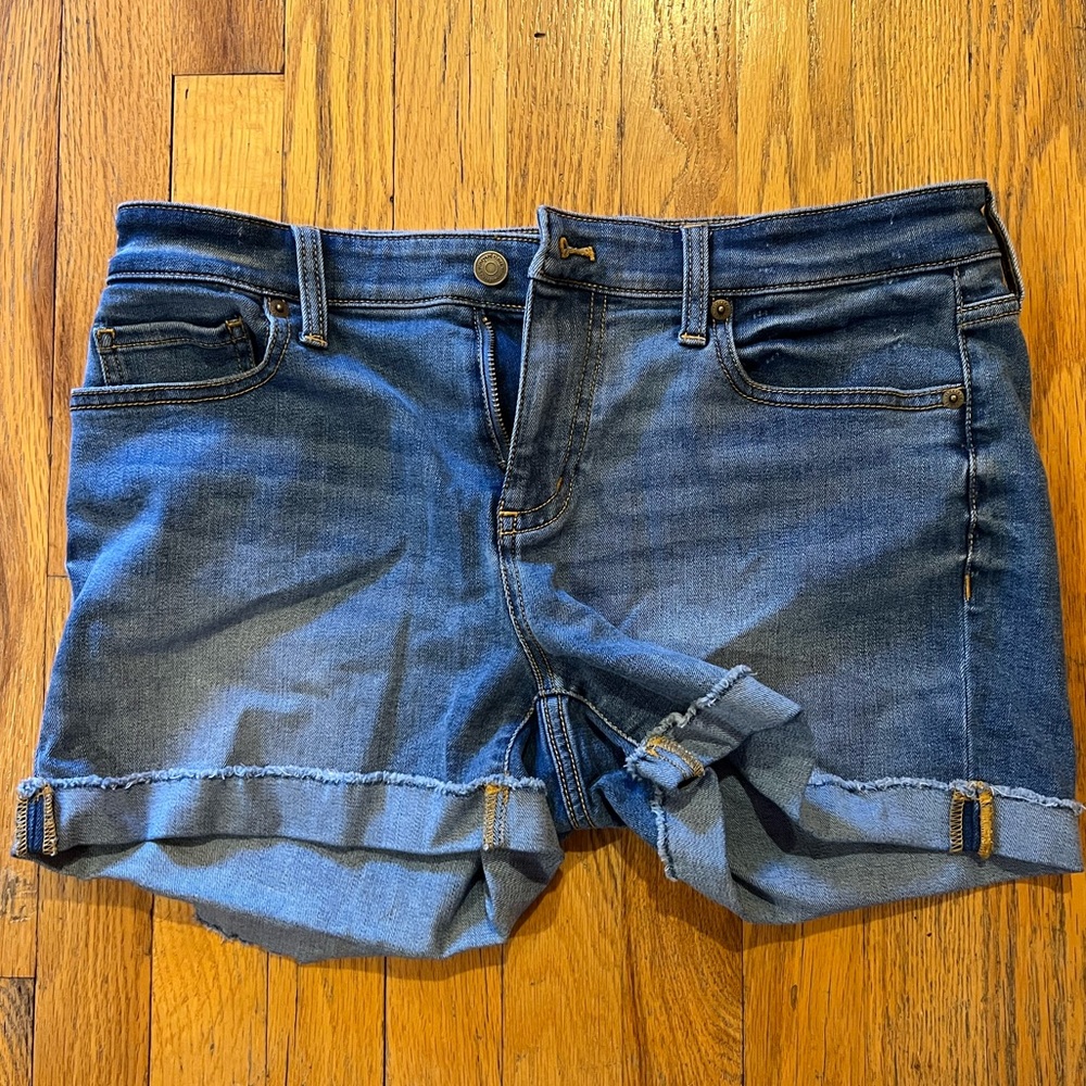 Vineyard Vines Jean Shorts, Size 8 Women’s